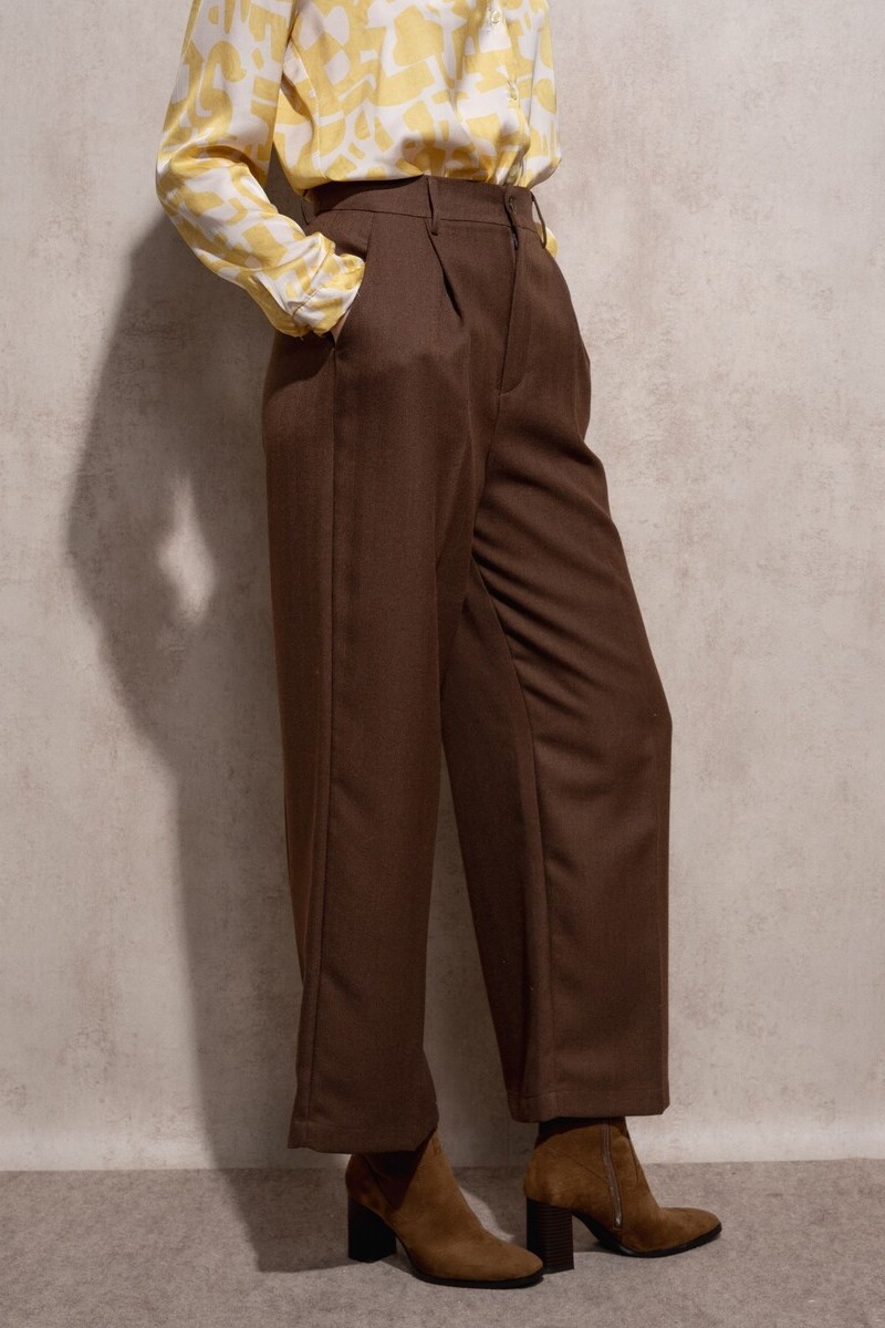 PANTALÓN DE TRAJE FLUIDO COLOR MARRÓN 1