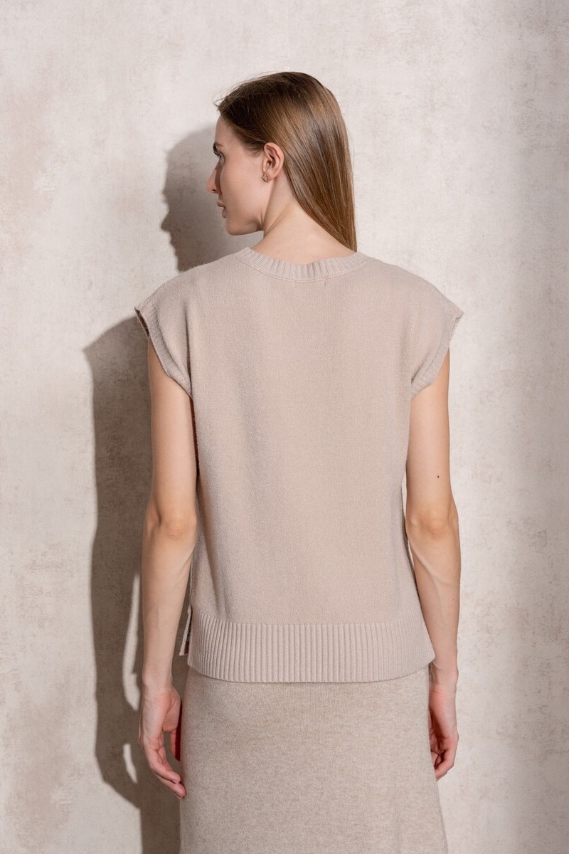 CHALECO DE PUNTO CON BOTONES COLOR BEIGE 4