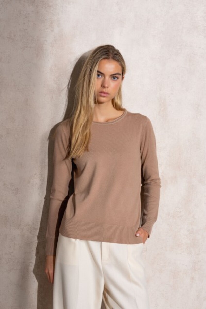 SUÉTER DE PUNTO CON DETALLE DE LÚREX COLOR BEIGE