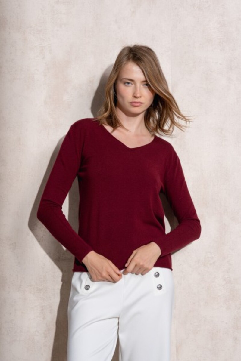 SUÉTER BÁSICO DE PUNTO COLOR BURDEOS