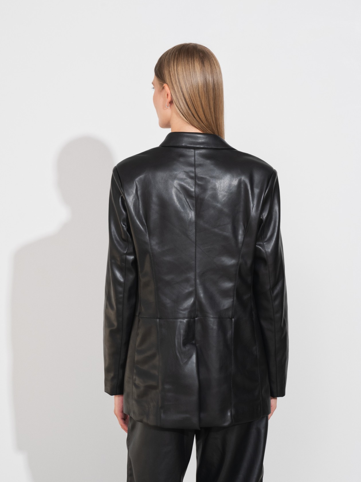 CHAQUETA POLIPIEL COLOR NEGRO 5