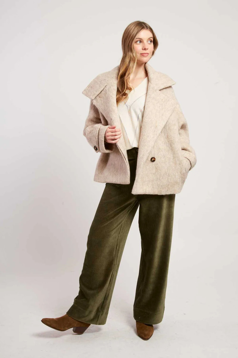 ABRIGO CORTO LILAS COLOR BEIGE 4