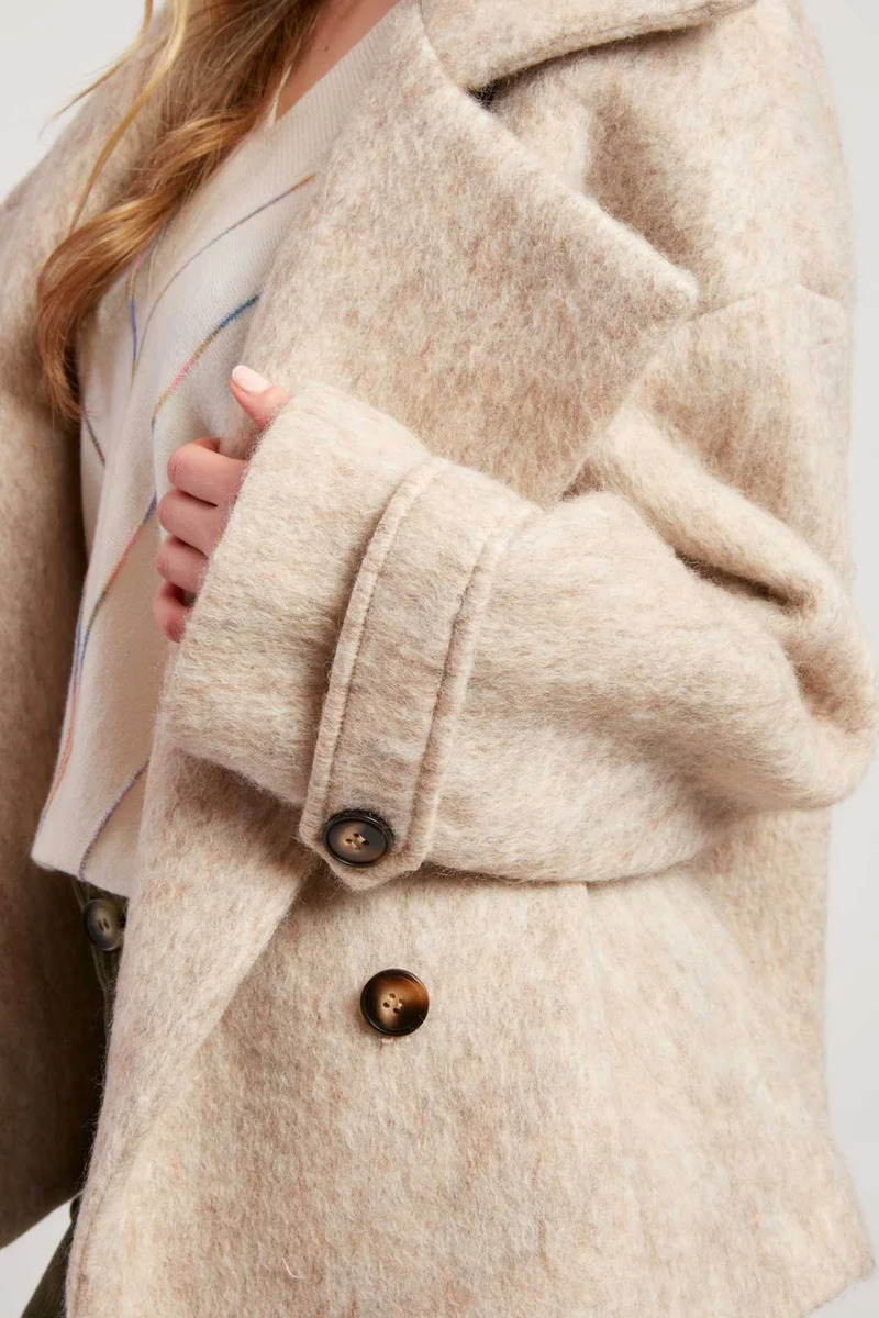 ABRIGO CORTO LILAS COLOR BEIGE 2