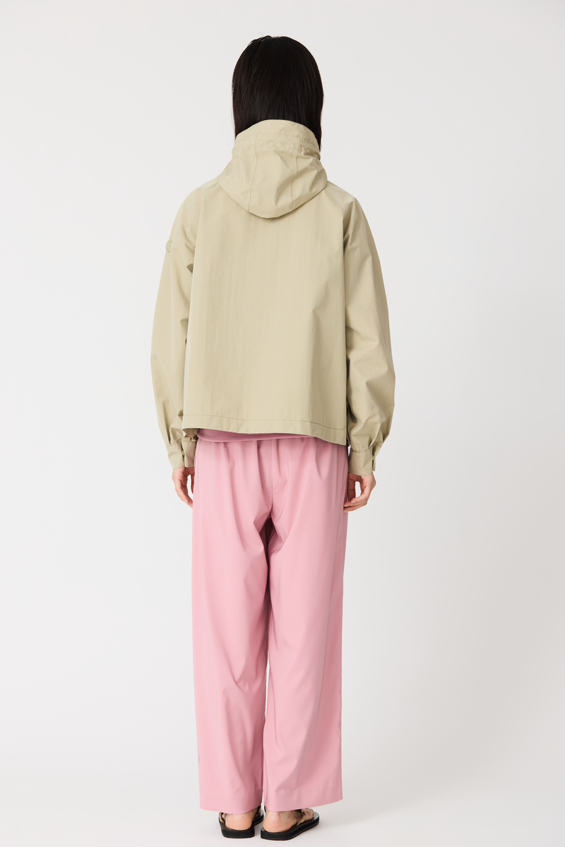 GABARDINA IMPERMEABLE CORTA DHUDA COLOR VERDE 2