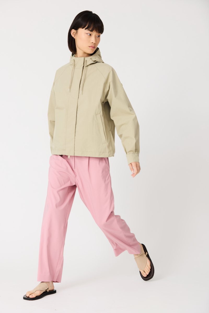 GABARDINA IMPERMEABLE CORTA DHUDA COLOR VERDE 1