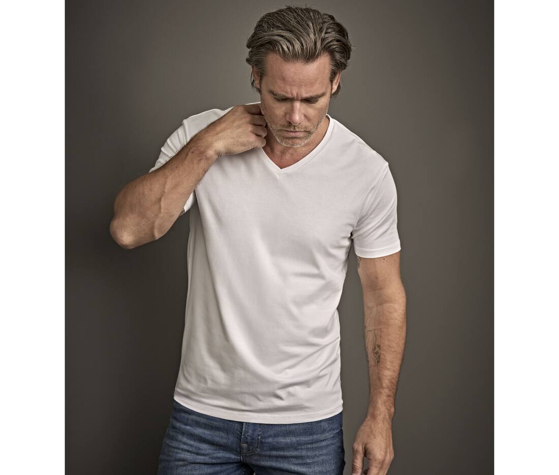 Camiseta cuello V ajustada hombre - TJ401 (183.54)