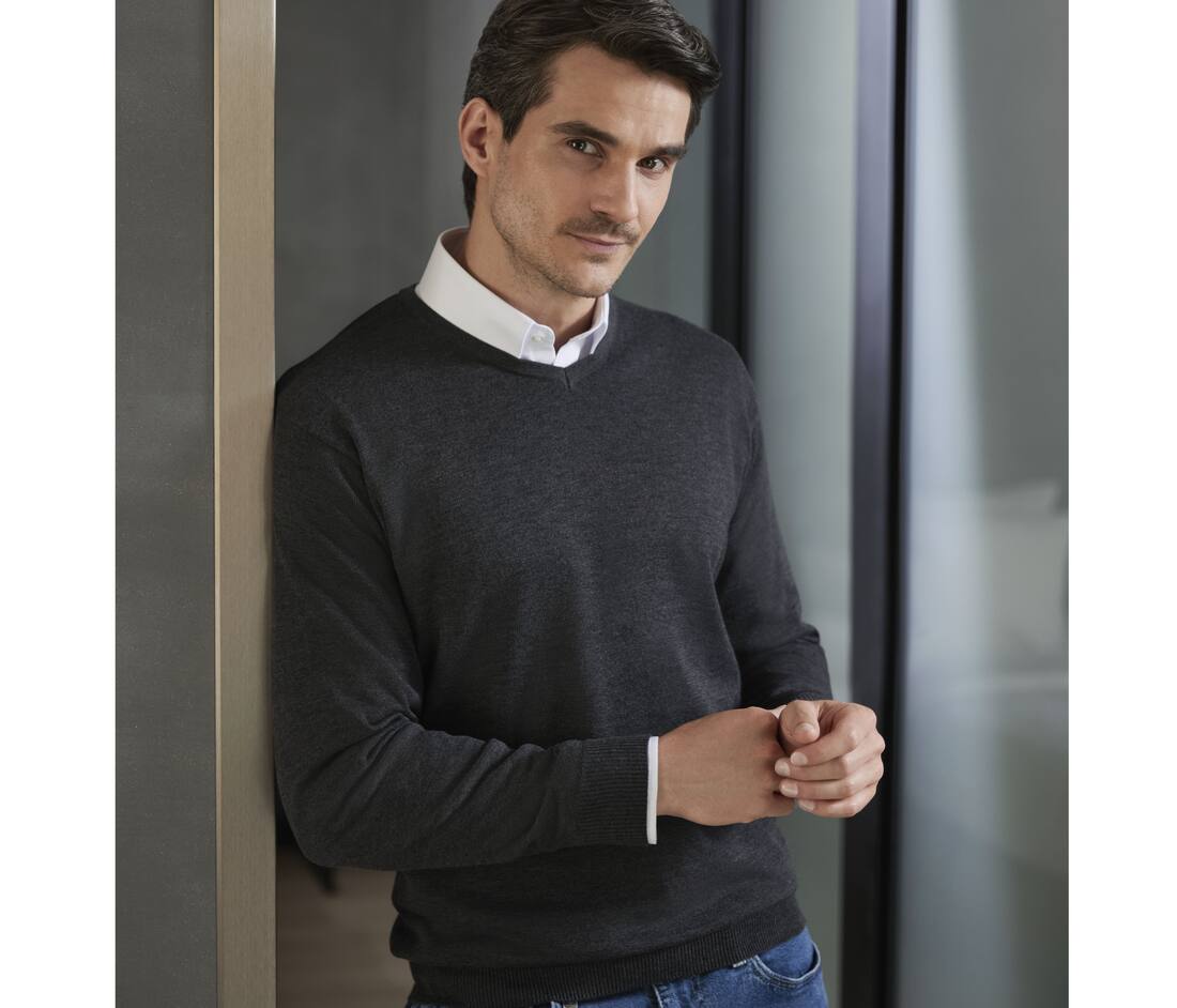 Men`s V-Neck Knitted Pullover - R-710M-0(762.00)