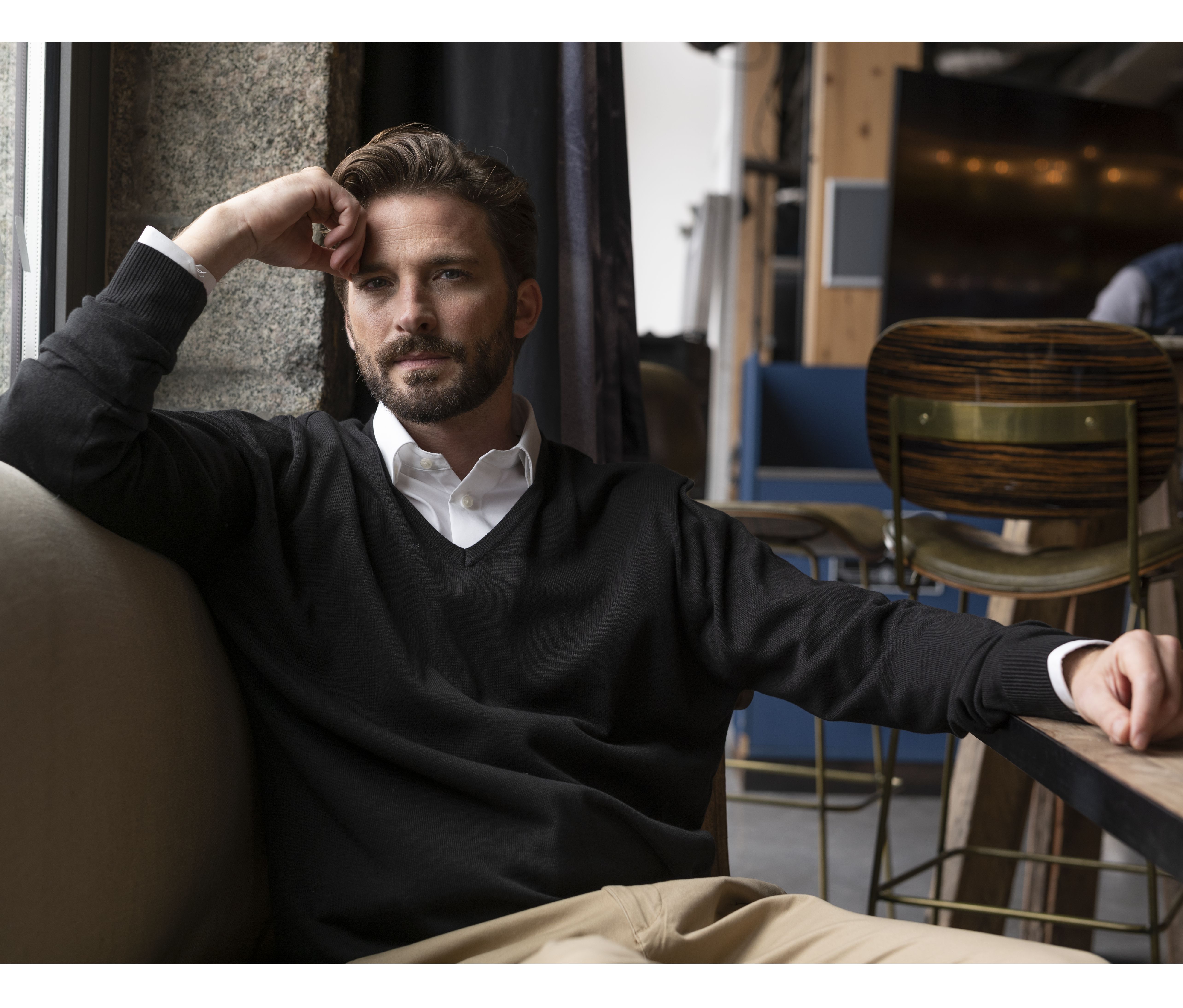 Suéter de cuello en V para hombre - PK450