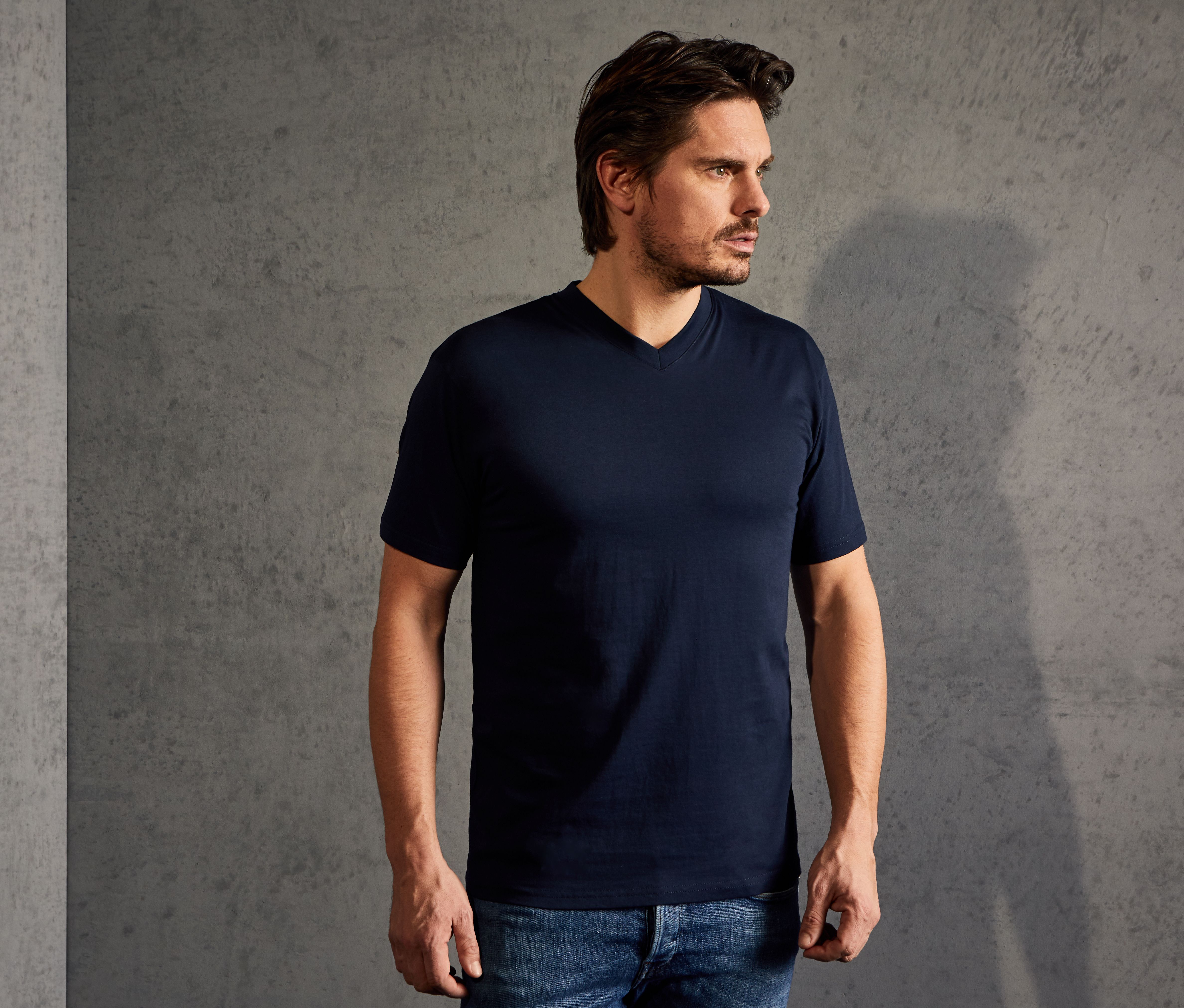 Camiseta de hombre con cuello en V - PM3025