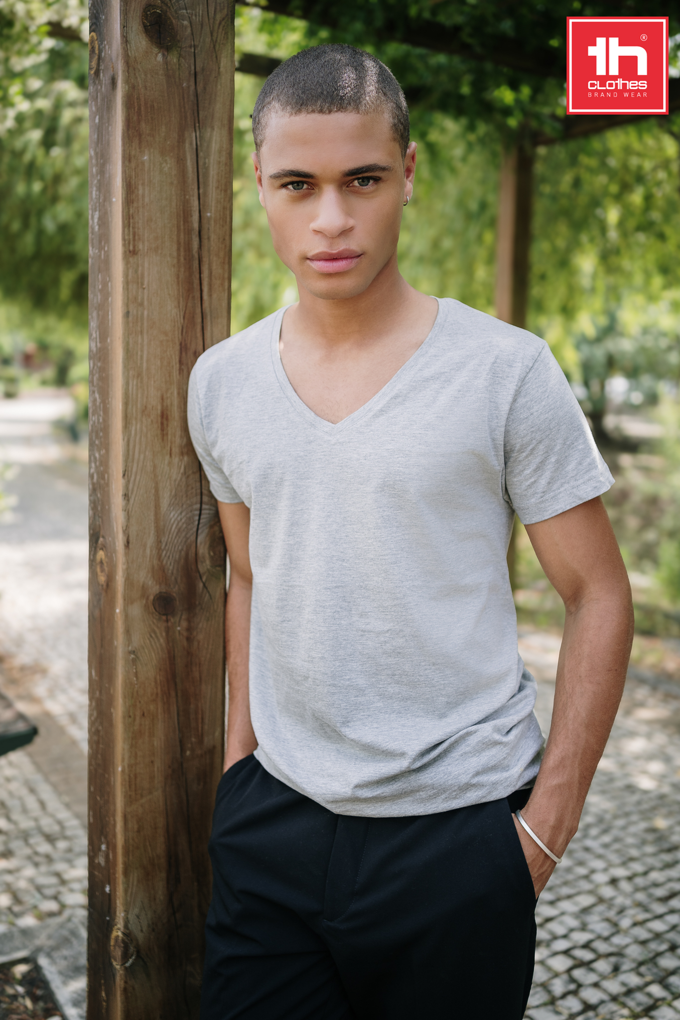 ATHENS - Camiseta "cuello en V" para hombre