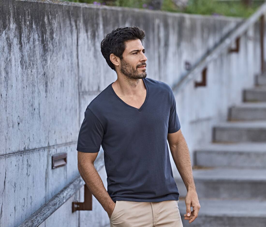 Camiseta Fashion cuello V hombre - TJ8006 (184.54)