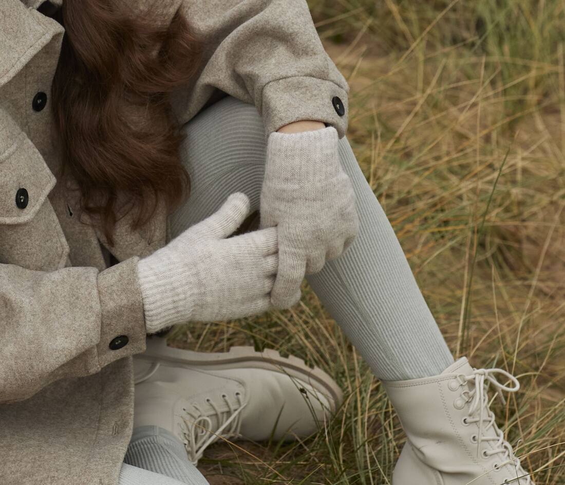 Guantes con puños en canalé - B387 (979.69)