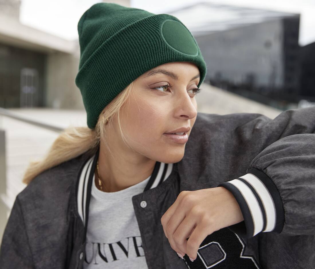 Gorro con parche redondo - B446 (922.69)