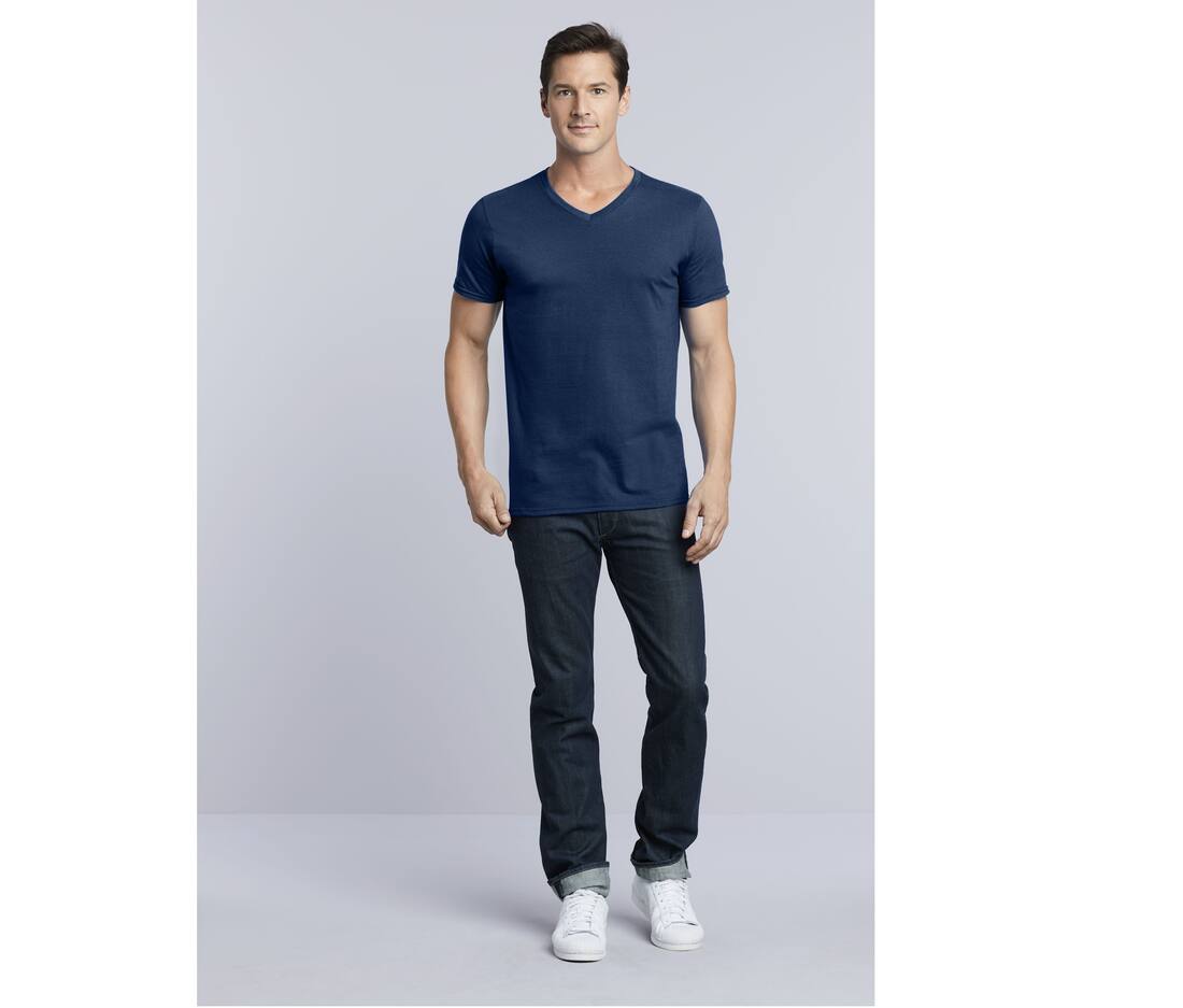 Camiseta Softstyle cuello V Hombre - 64V00 (108.09)