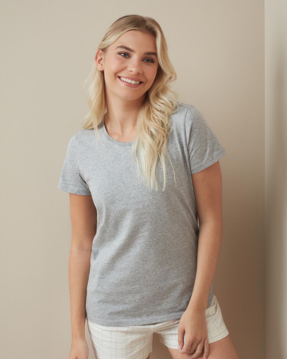 Lux Fitted. Camiseta con cuello redondo para mujeres