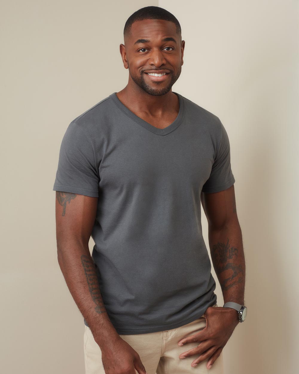 Ben V-neck Camiseta con cuello pico para hombres (149.05)