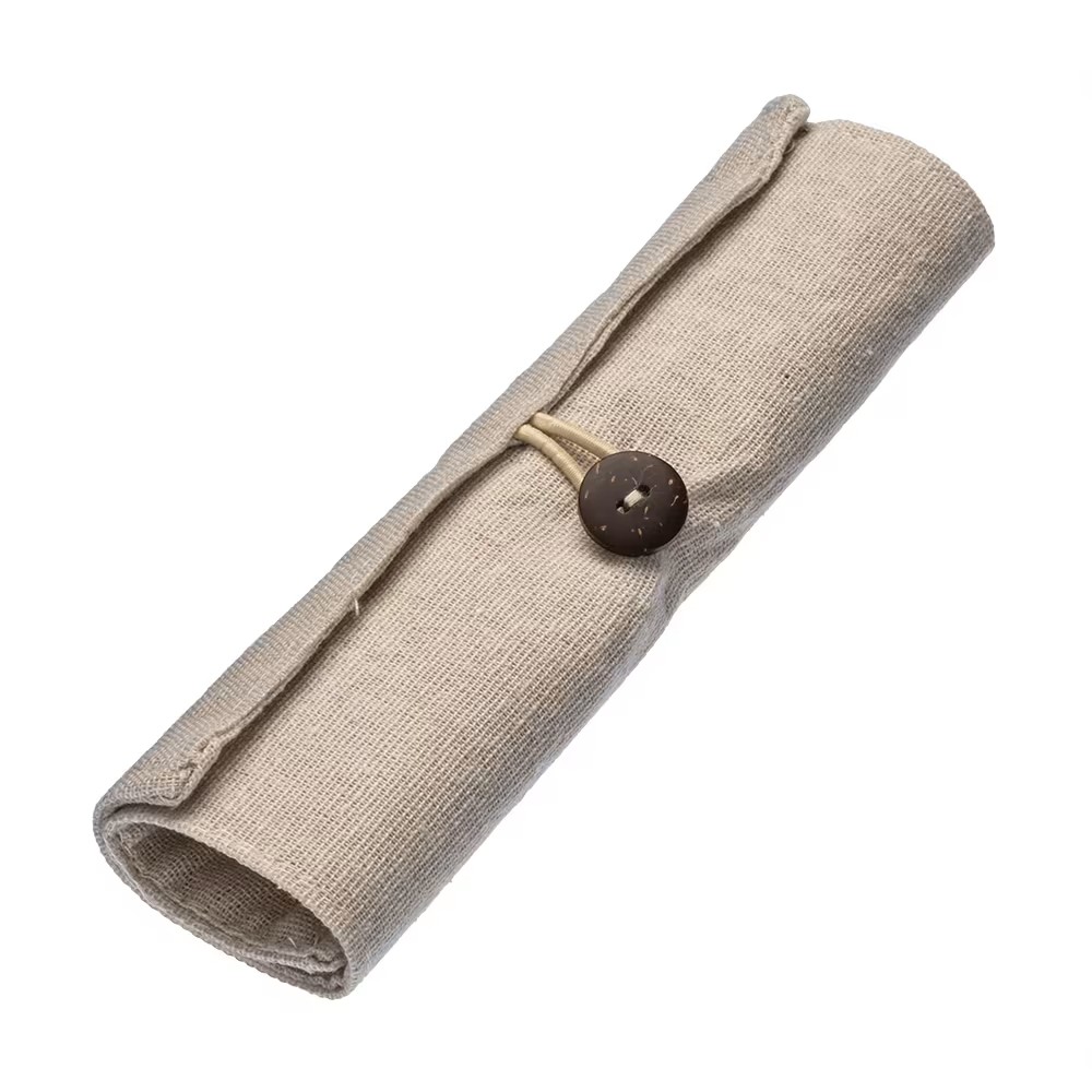 Estuche enrollable de algodón. Cierre con botón y elástico (9 X 5 X 2 CM)