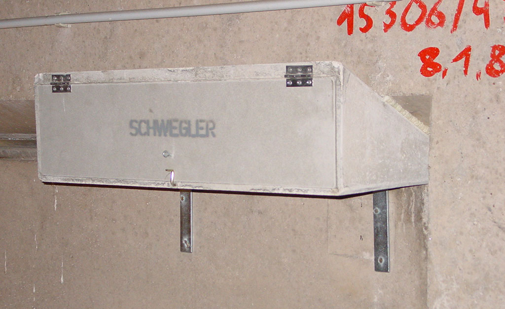 CAJA NIDO PARA VENCEJO EN FORMA DE CUÑA 2