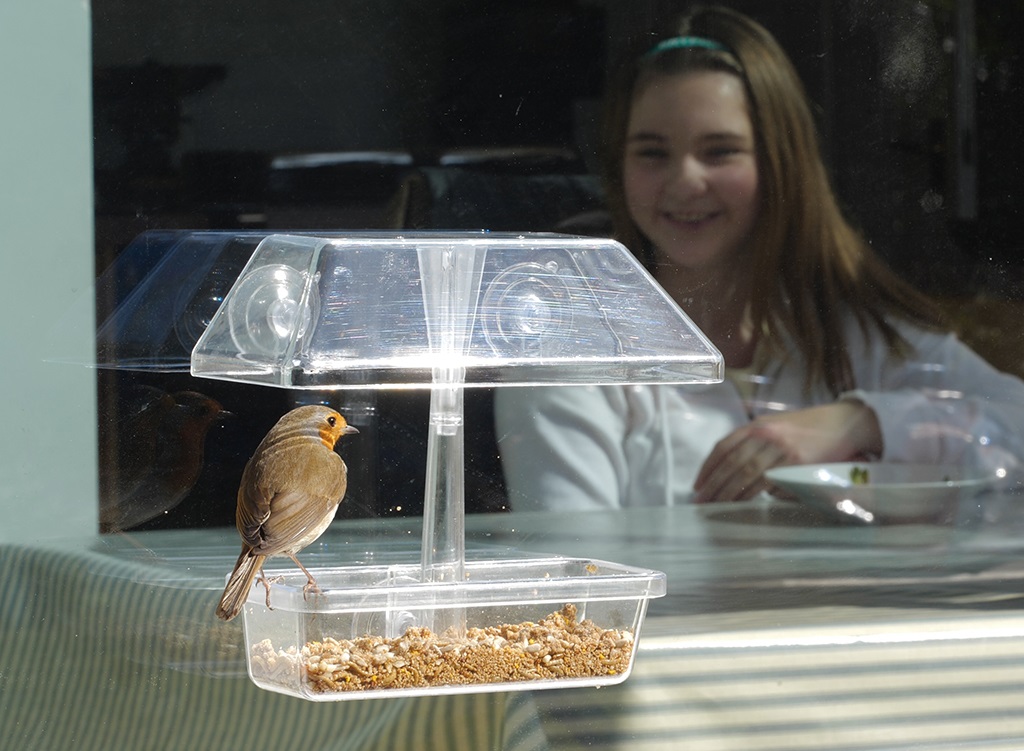 UC-WF COMEDERO PARA VENTANA 3