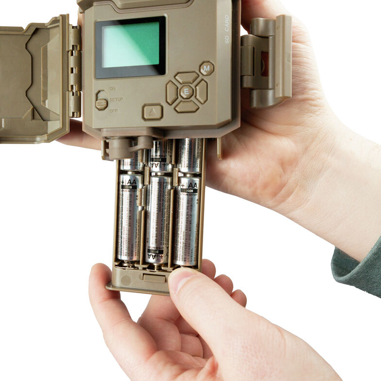 CÁMARA DE TRAMPEO FOTOGRÁFICO BUSHNELL CORE NO GLOW MARRÓN CON FLASH DE LUZ INFRARROJA INVISIBLE DE LEDS NEGROS 2