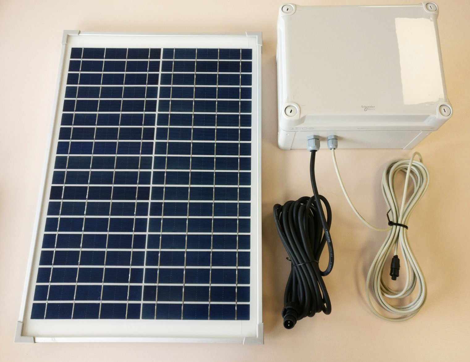 KIT DE ALIMENTACIÓN CON PLACA SOLAR BATLURE SOLAR POWERKIT DE APODEMUS 1