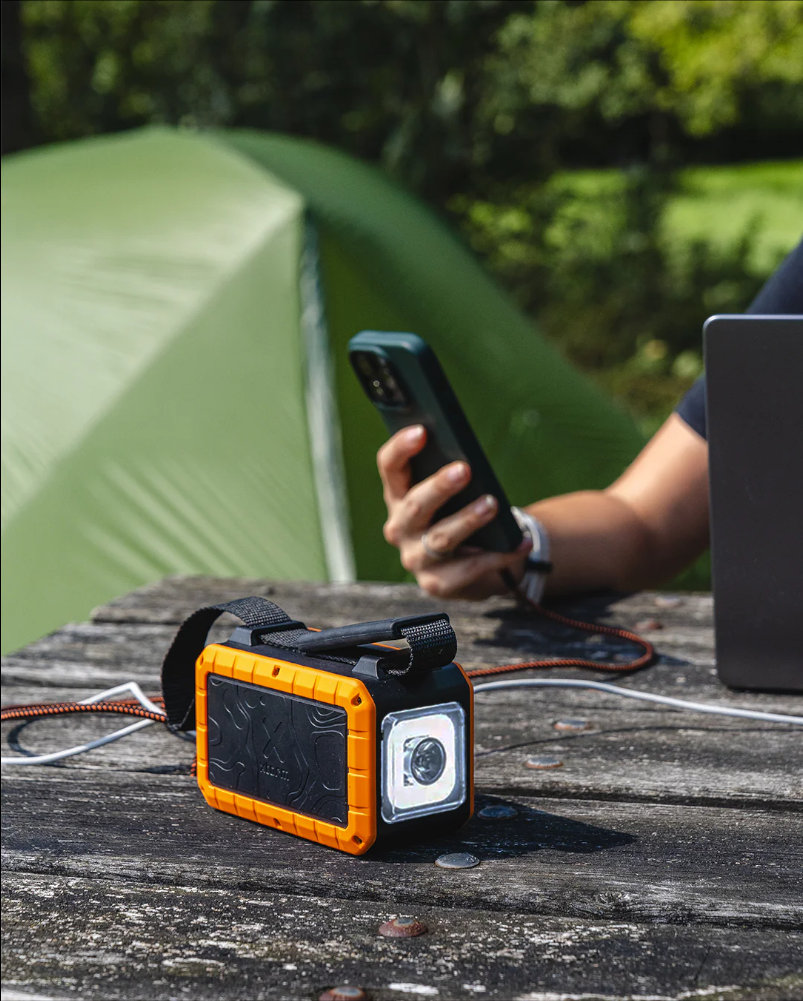 LINTERNA Y BATERÍA PORTÁTIL XTORM RUGGED FLASHLIGHT POWERBANK XR204 40.000 mAh / 100 W 4