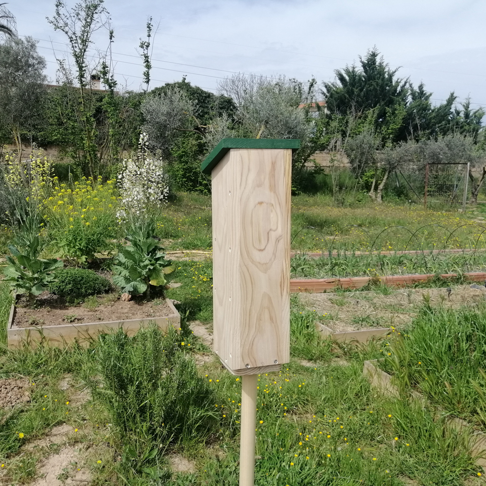 HOTEL PARA INSECTOS CON PIE MODELO MALVA 3