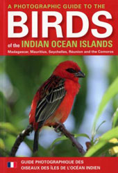 PHOTOGRAPHIC GUIDE TO THE BIRDS OF THE INDIAN OCEAN ISLANDS / GUIDE PHOTOGRAPHIQUE DES OISEAUX DES ILES DE L'OCÉAN INDIEN: MADAGASCAR, MAURITIUS, 1
