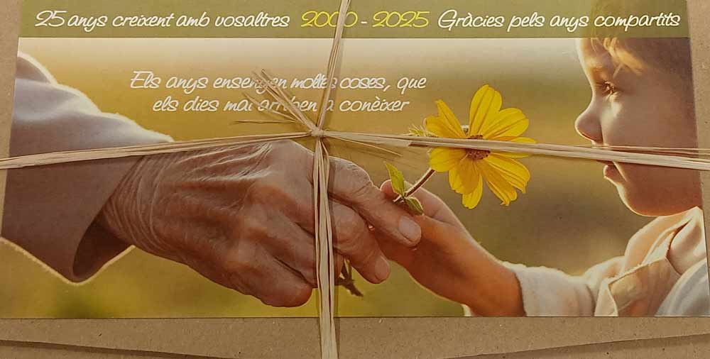 CALENDARI SOBRETAULA FLORS SEQUES 2025