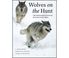 WOLVES ON THE HUNT: THE BEHAVIOR OF WOLVES HUNTING WILD PREY