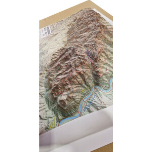 MAPA RELLEU 1:18.000 MONTSERRAT 4